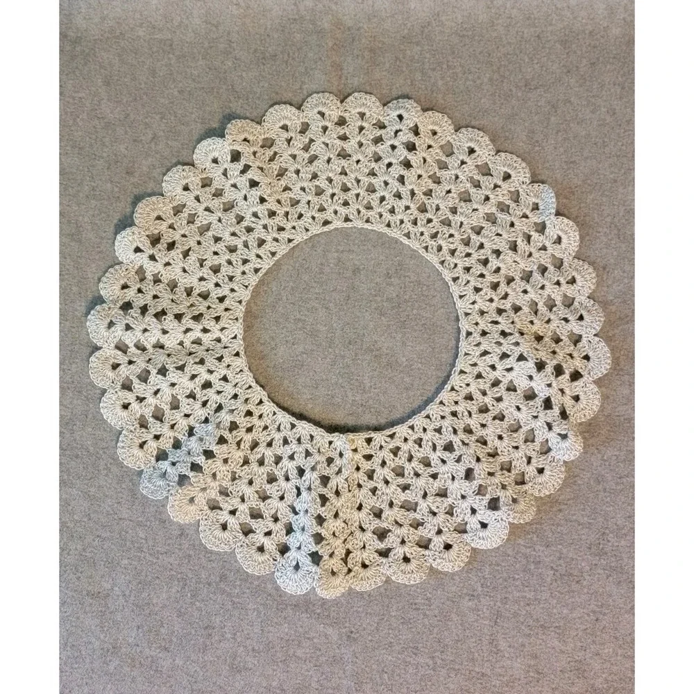 Vintage Silver Shimmer Scalloped Edge Crochet Lace Button Collar Handmade